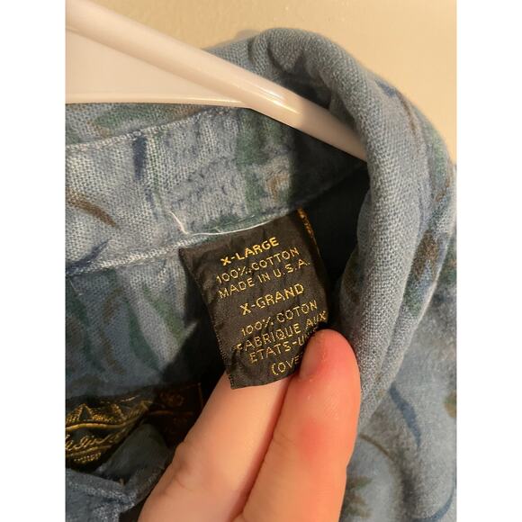 Vintage Eddie Bauer Button Up Shirt Size XL Blue Fish All Over Print - Picture 3 of 8